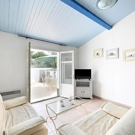 080 Domaine 80 Courtyard, Pool, Tennis